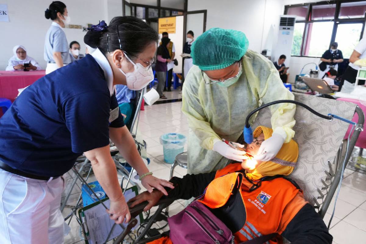 Relawan Tzu Chi Gelar Baksos Gigi di Kelurahan Kedaung