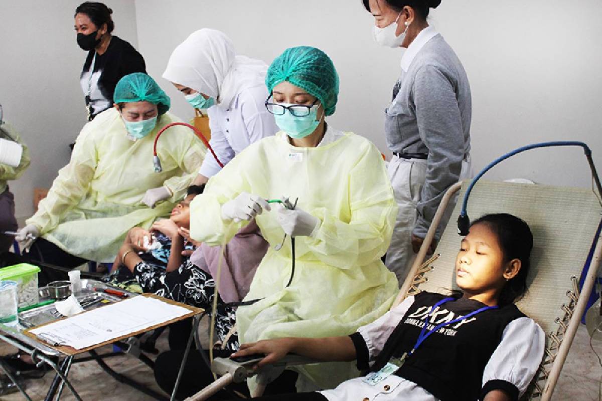 Bertepatan dengan Hari Kartini, Relawan Tzu Chi di Jakarta Pusat Gelar Baksos Kesehatan Gigi 