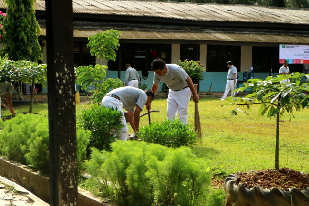 Bahu-membahu Mewujudkan Lingkungan Sekolah Yang Bersih dan Sehat