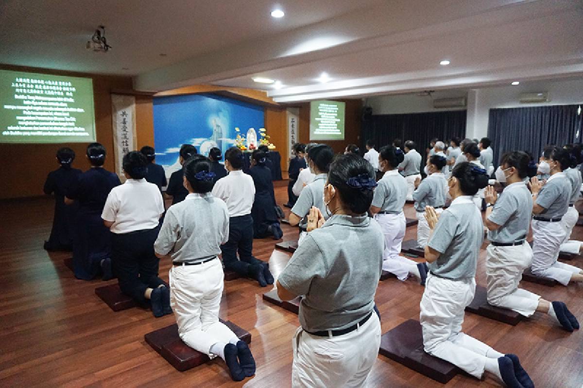 Kebaktian Sutra Bhaisajyaguru untuk Memperingati Hut Tzu Chi ke 56