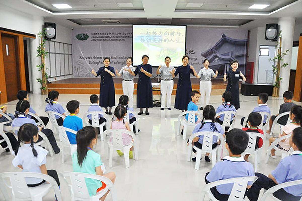 Membangun Sikap Anak di Kelas Budi Pekerti 