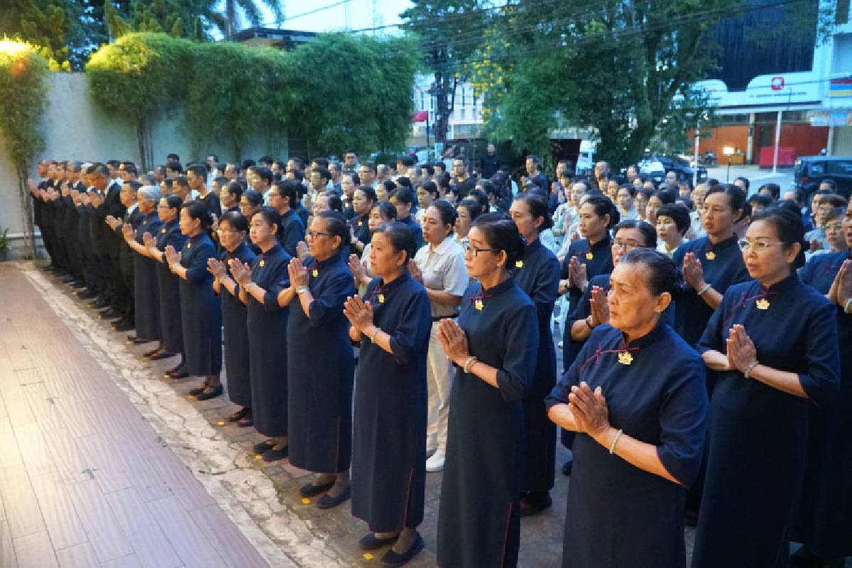 Insan Tzu Chi Pekanbaru Ikuti Peringatan Waisak Secara Daring Bersama 36 Negara
