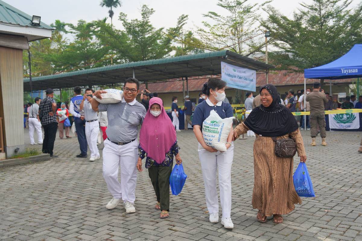 Paket Cinta Kasih Untuk Warga Tanjung Morawa