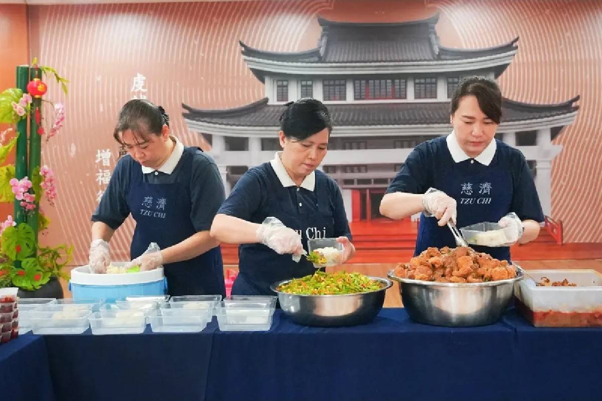 Katering Vegan Lezat Tzu Chi Medan Tebarkan Kebaikan di Bulan Tujuh Penuh Berkah