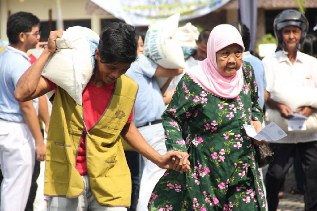 Senyum Warga, Kebahagiaan Relawan