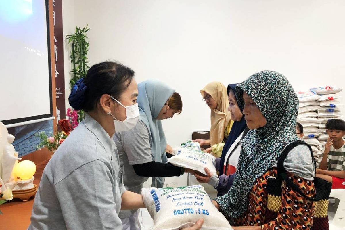 Sambut Idulfitri, Tzu Chi Banda Aceh Salurkan Bantuan Beras untuk Warga Panteriek