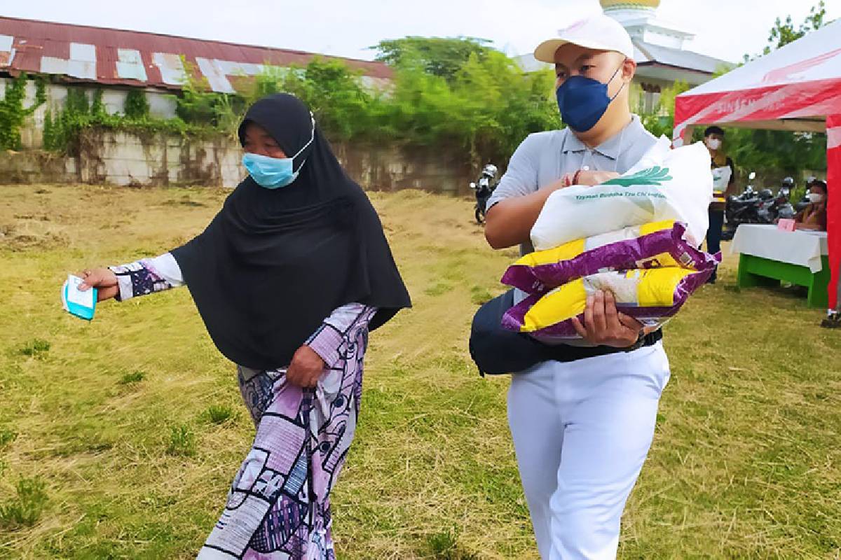 Paket Lebaran 2022: Tzu Chi Jambi Bagikan Paket Sembako 