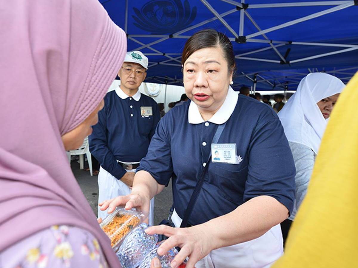 Lilies Janto: Relawan Tzu Chi Padang