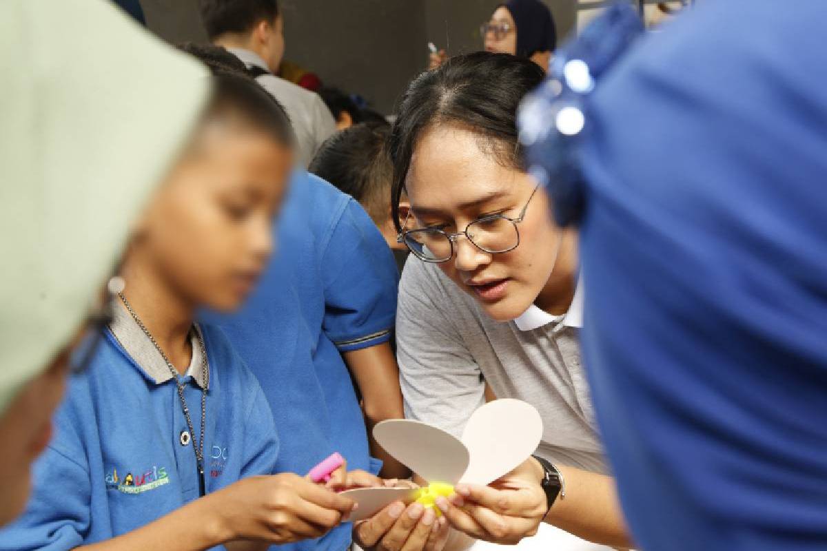 Berbagi Kasih di Rumah Autis Tanjung Priok