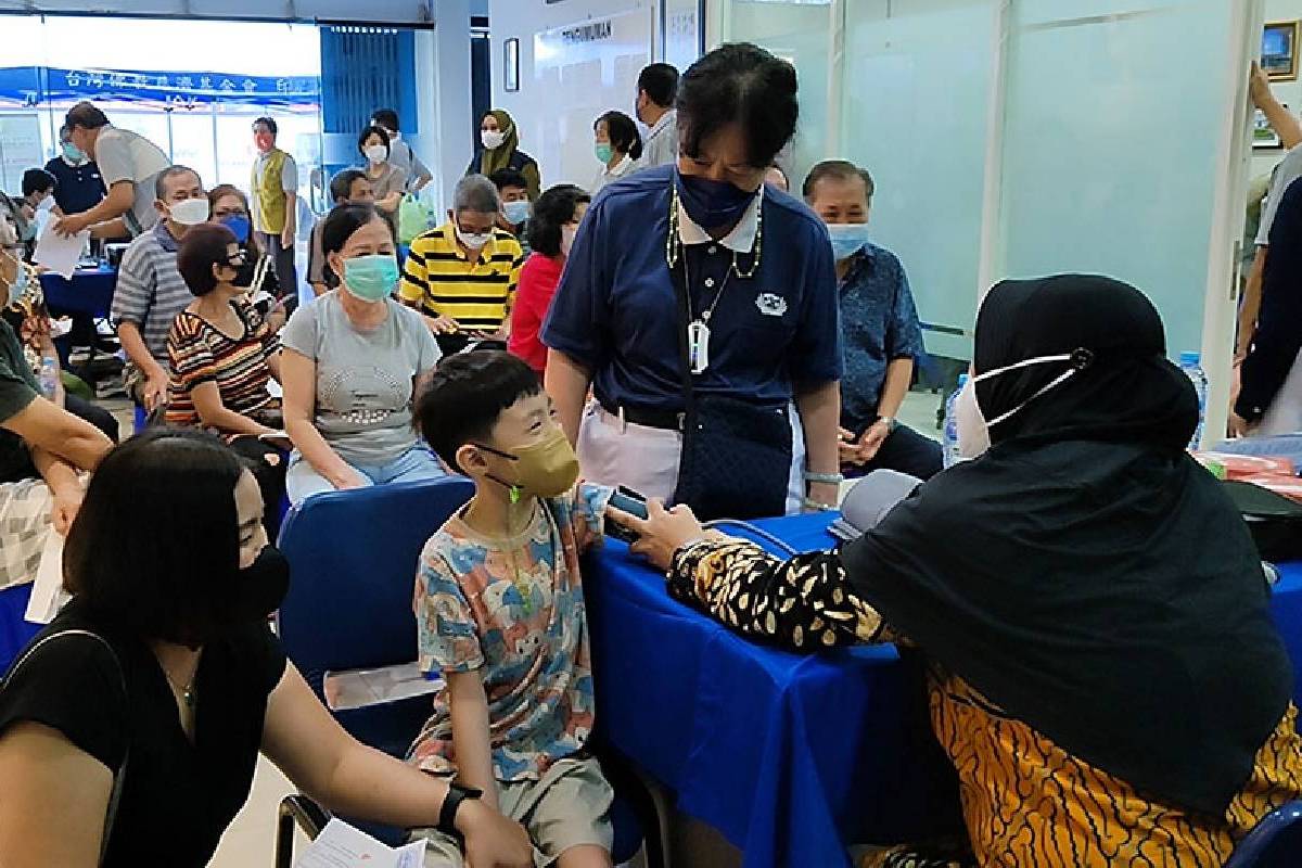Tzu Chi Makassar Gelar Vaksinasi Usia 6 Tahun dan Booster untuk Lansia