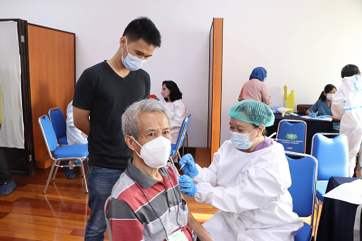 Vaksin Booster Sasar Masyarakat Bandung