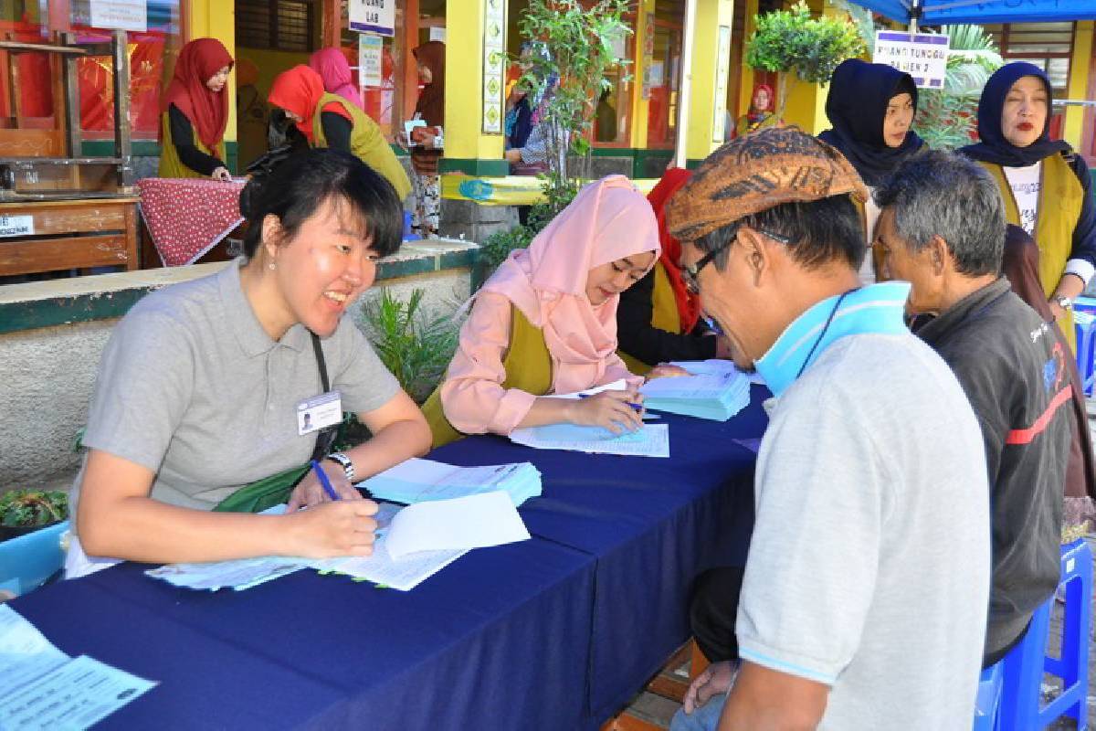 Mencontohkan Pola Hidup Sehat Melalui Baksos Degeneratif