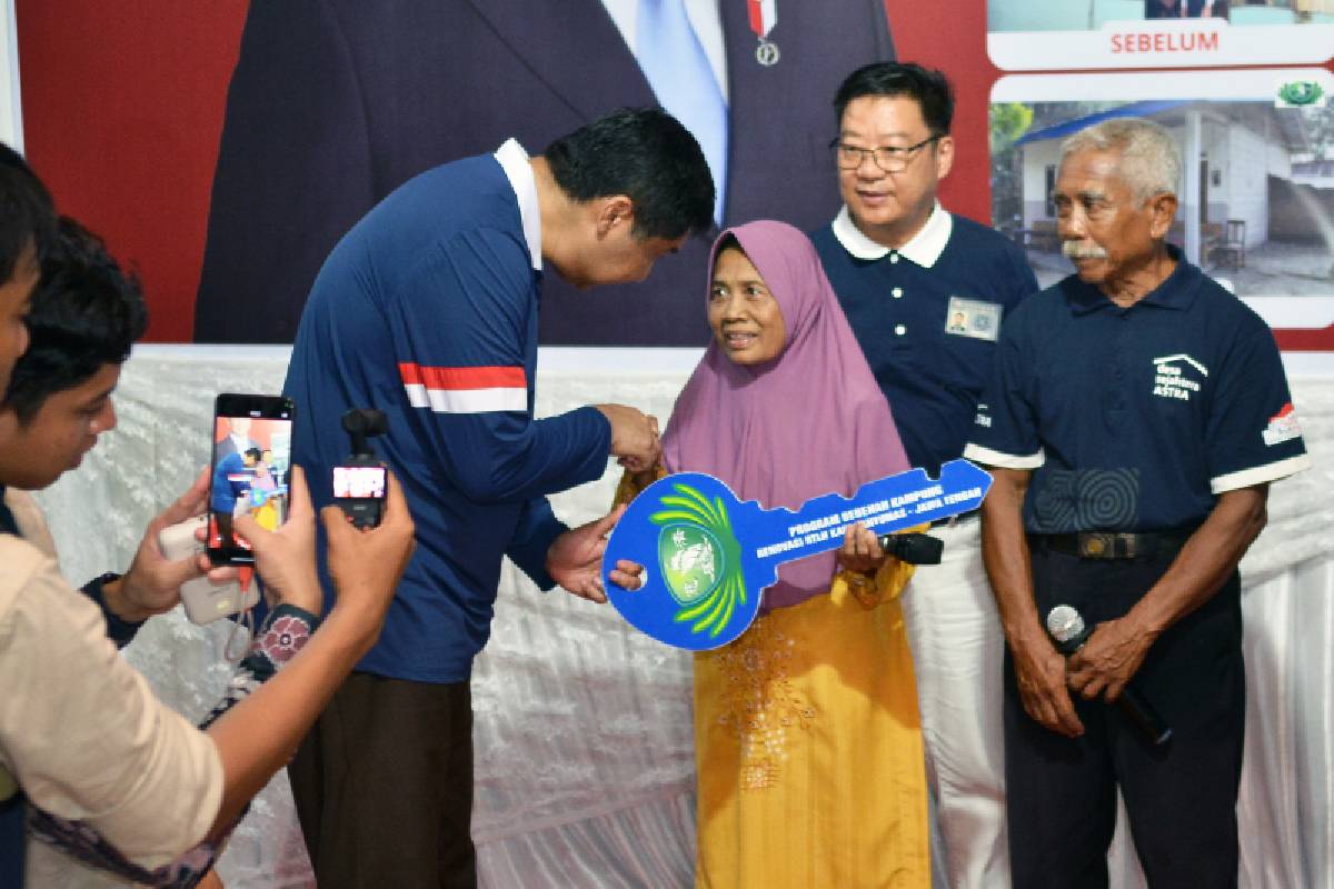 Renovasi Rumah Tidak Layak Huni di Banyumas: Kementrian PKP RI Serah Terima Kunci Kepada Warga di Desa Dawuhan.