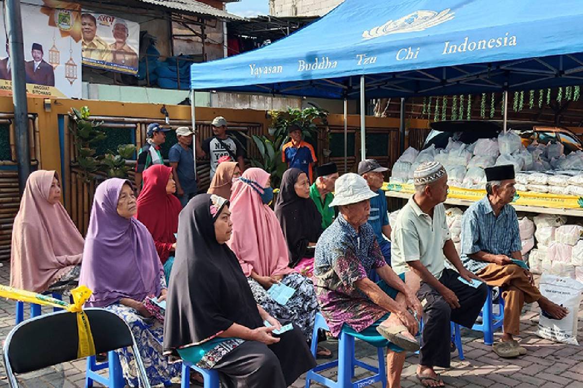 Paket Cinta Kasih untuk Warga Panunggangan