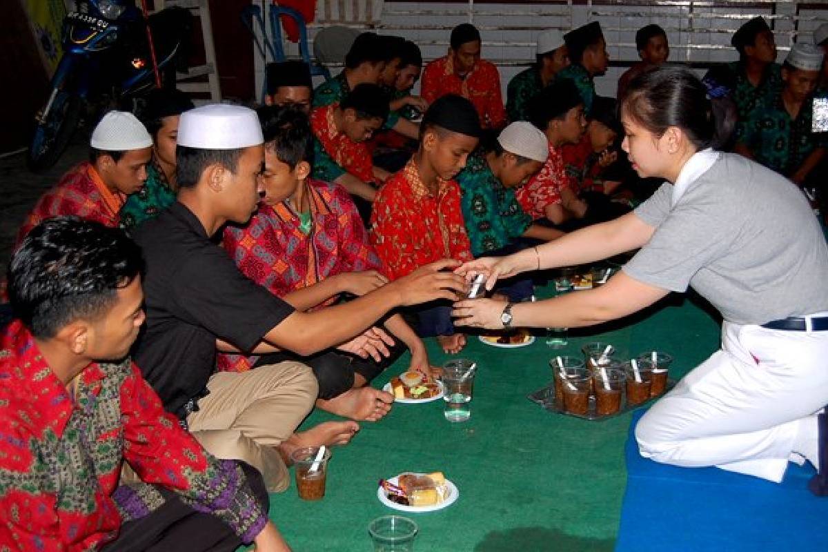 Berbagi Kasih dengan Anak Panti Asuhan Putera Muhammadiyah Medan