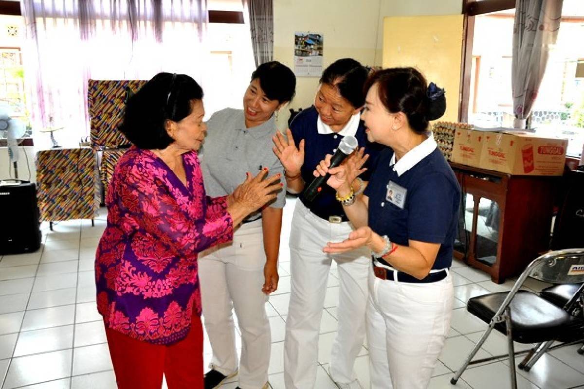 Memanfaatkan Waktu dengan Berbagi Kasih