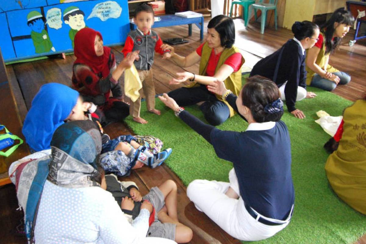 Memberi Semangat dan Cinta Kasih