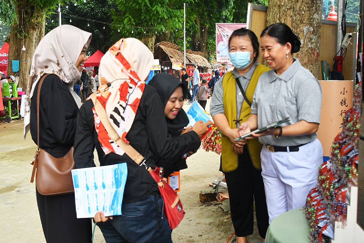 Mengenalkan Tzu Chi di Perayaan Cap Go Meh Pulau Kemaro