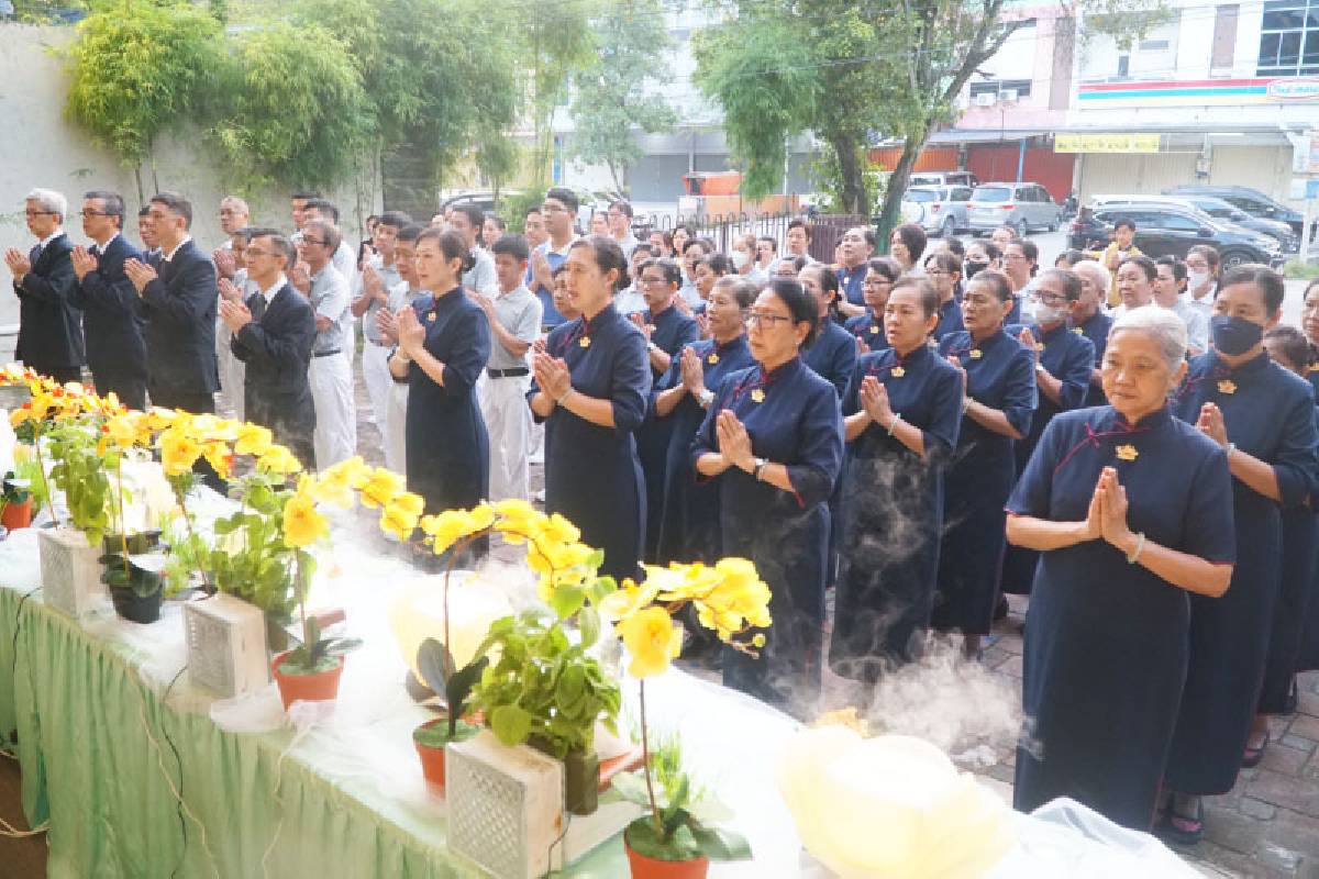 Tulus Memperingati Hari Waisak, Hari Ibu, dan Hari Tzu Chi