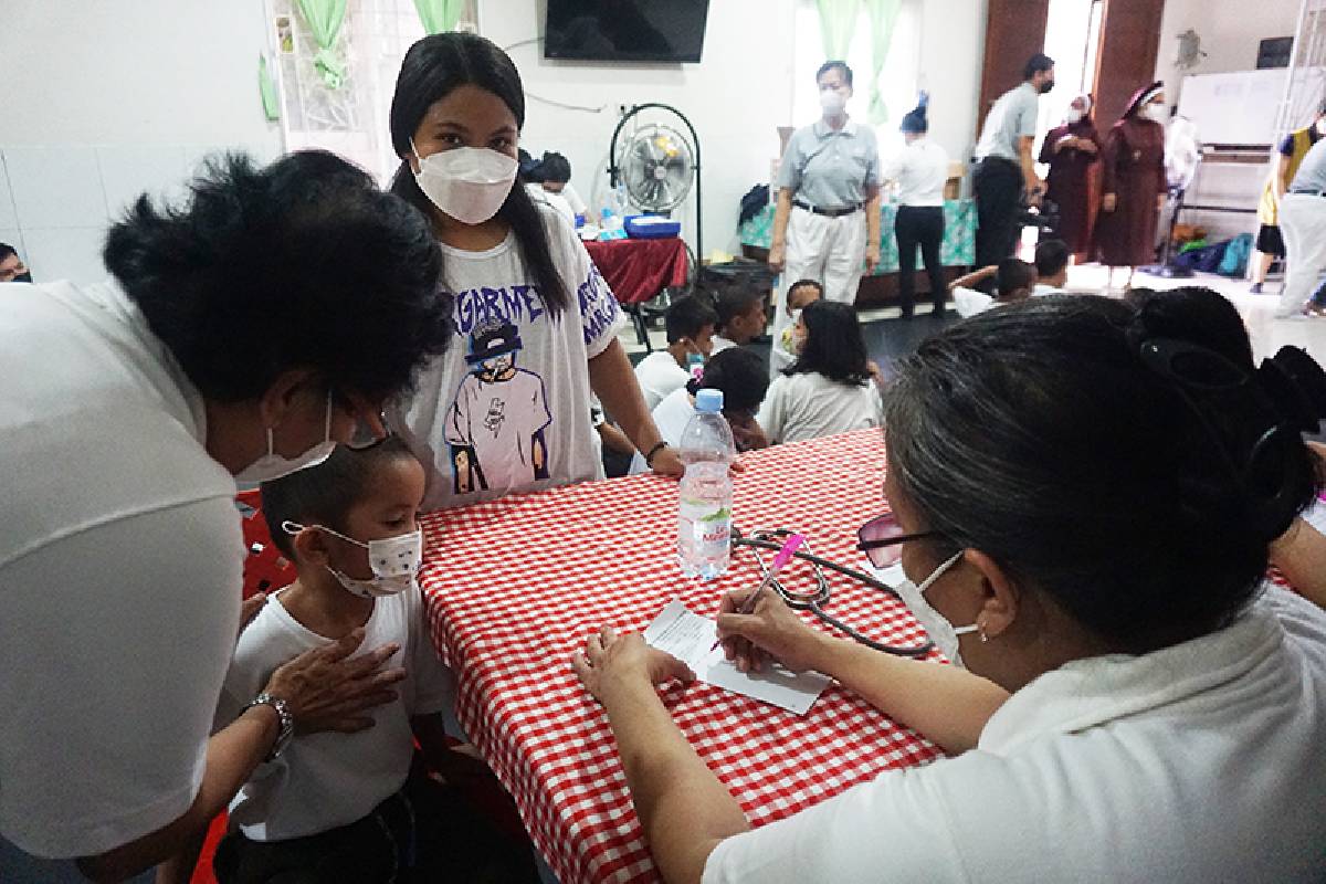 Keceriaan Anak-anak Panti Asuhan Kasih Mandiri Bersinar Dapat Layanan Kesehatan dari TIMA Indonesia