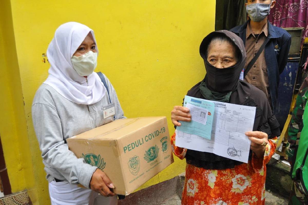 Paket Sembako di Dua Kelurahan dan Dua Kecamatan di Kota Bandung 