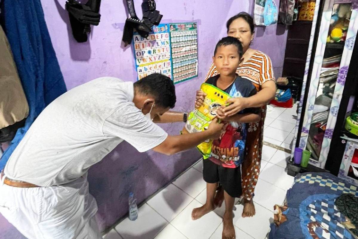 Berbagi Kebahagiaan Bersama Anak Yatim