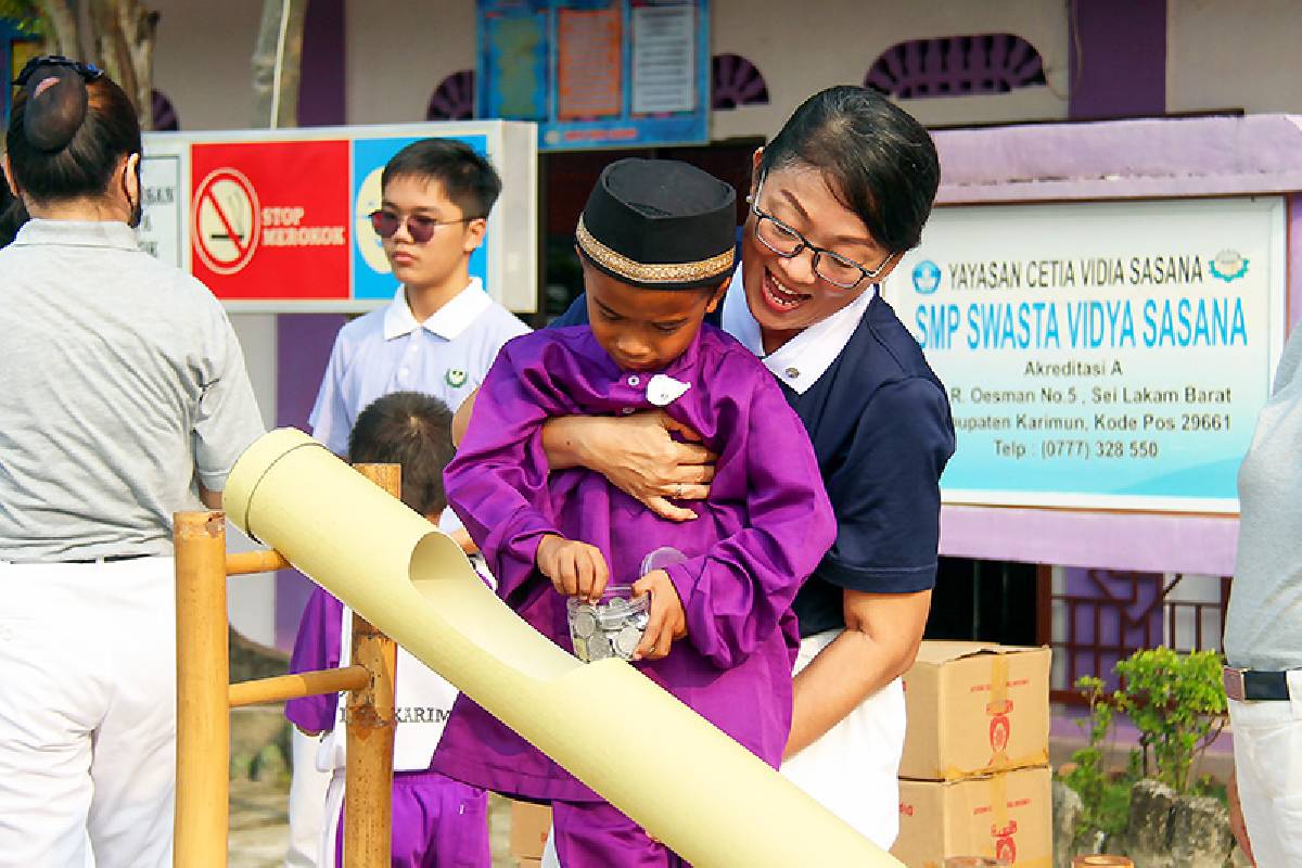 Pengumpulan Celengan Bambu di Sekolah Vidya Sasana