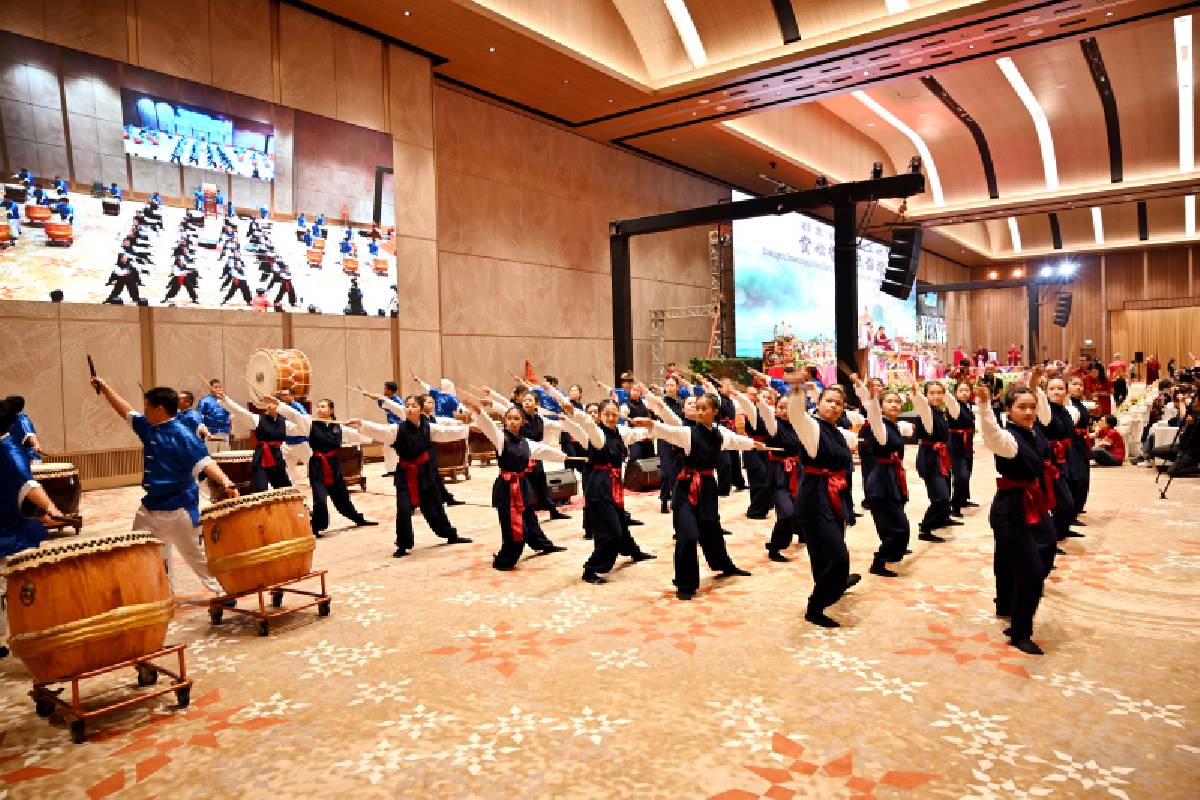 Penampilan Genderang Sekolah Cinta Kasih Turut Sambut Hadirnya Mahaguru Agung Sakya