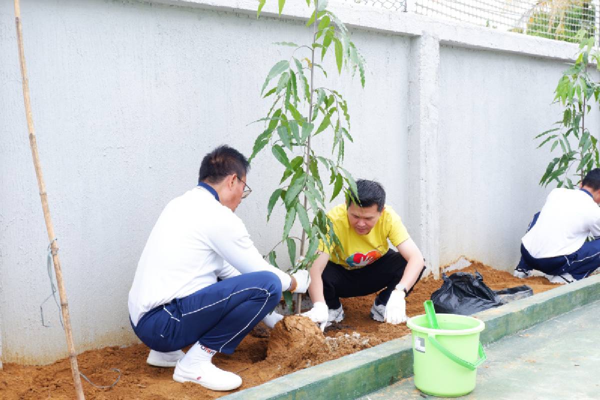 Sekolah Cinta Kasih Singkawang Belajar Mengelola Uang, Belajar Menjaga Bumi