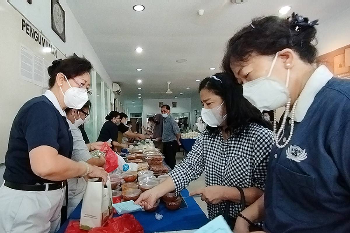 Tzu Chi Makassar Mengadakan Bazar Vegetaris di Bulan Waisak