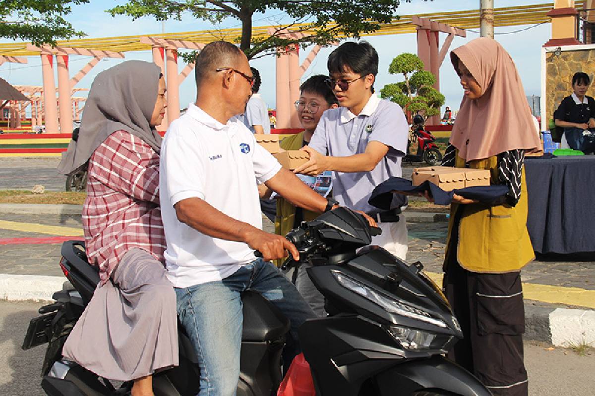 Harmoni dalam Kebaikan Melalui Pembagian Takjil 