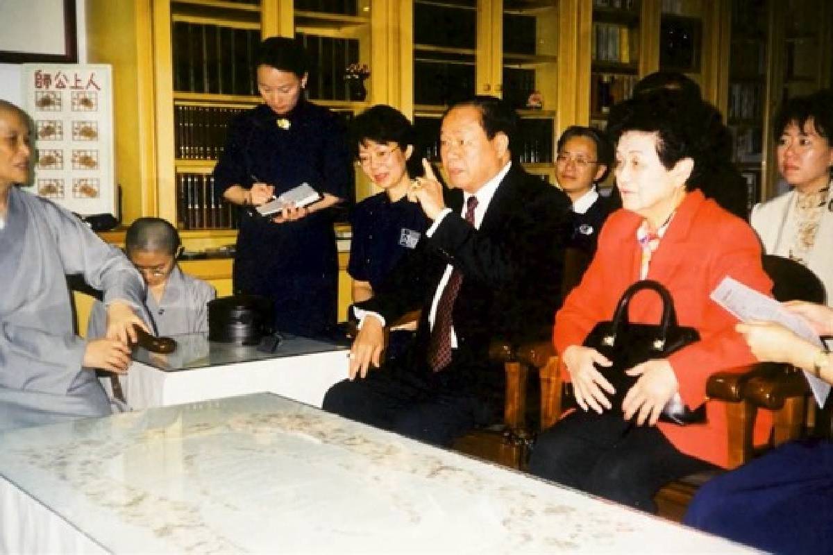 Ceramah Master Cheng Yen: Cahaya Kehidupan Menyinari Dunia