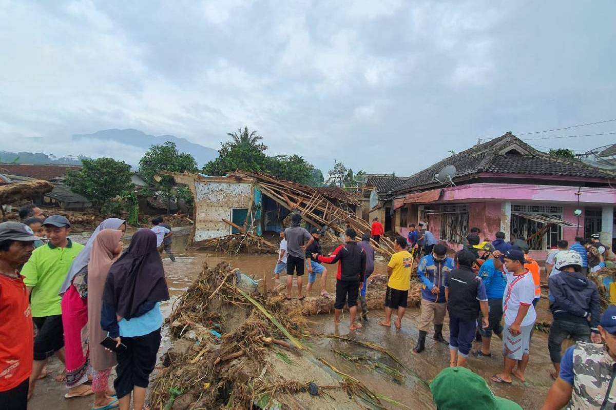 Bantuan Makanan dan Minuman untuk Korban Banjir Bandang di Sukabumi, Jawa Barat