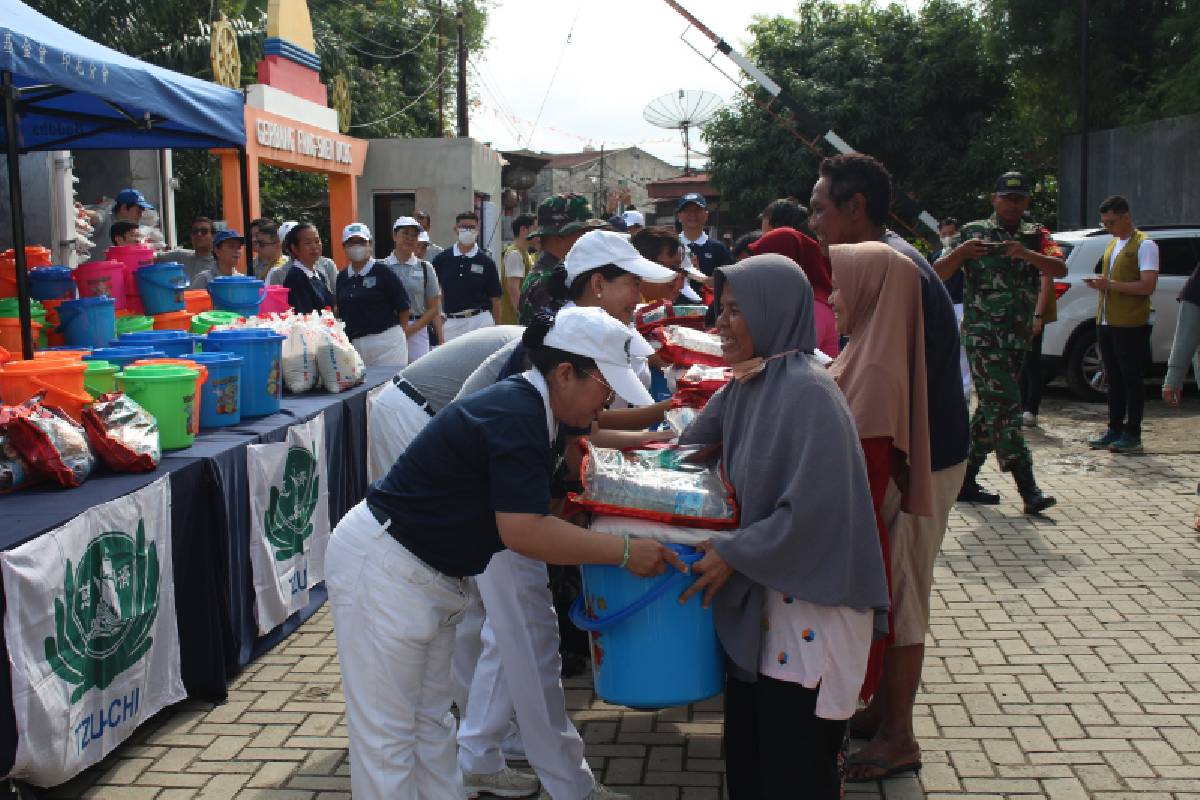 Bantuan Bencana Banjir di Sumatera: Semangat Relawan Tzu Chi Tak Pernah Surut