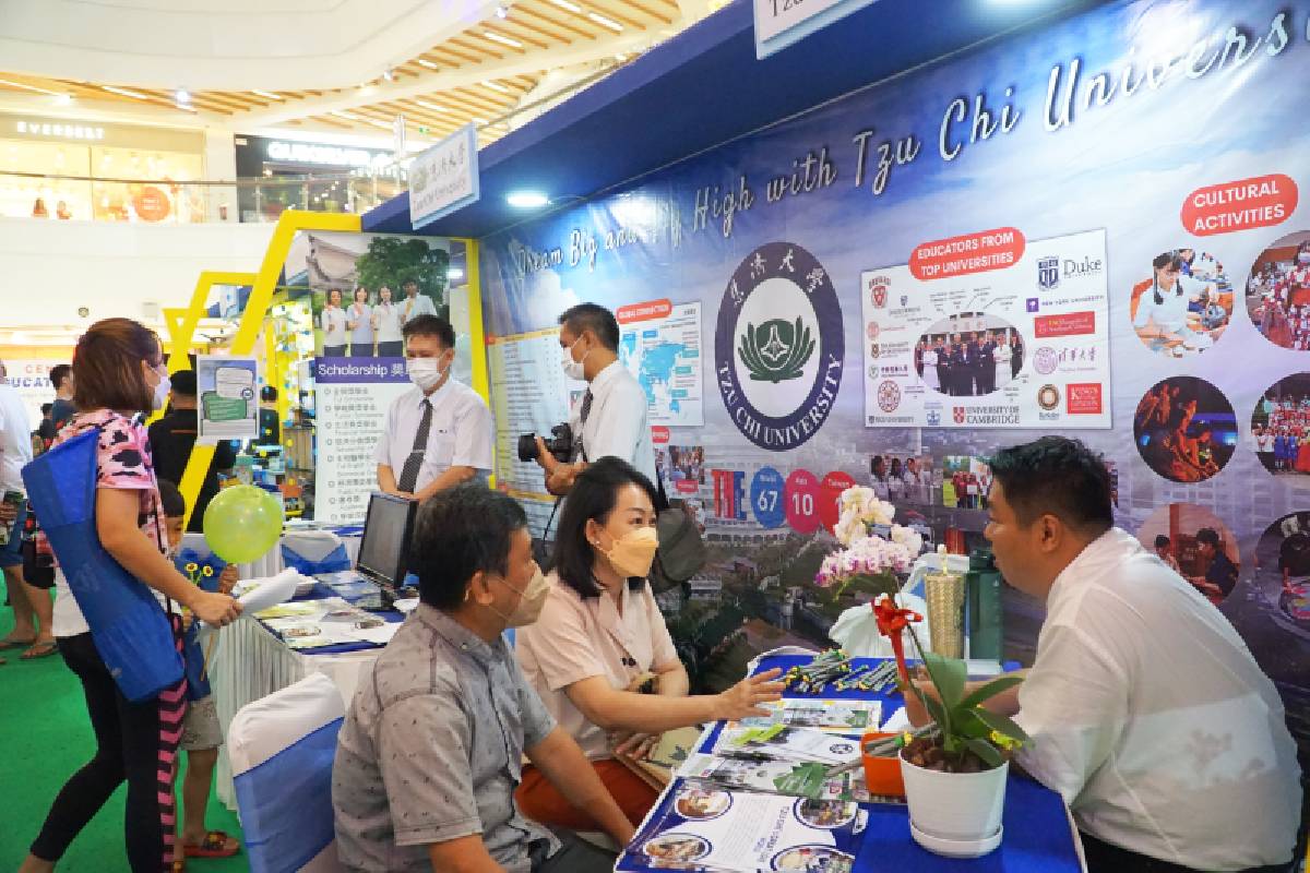 Pameran Pendidikan dan Seminar Universitas Tzu Chi di Medan