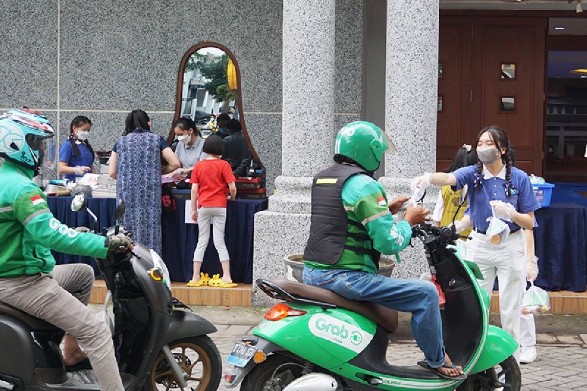 Pembagian Takjil Bersama Tzu Ching Medan