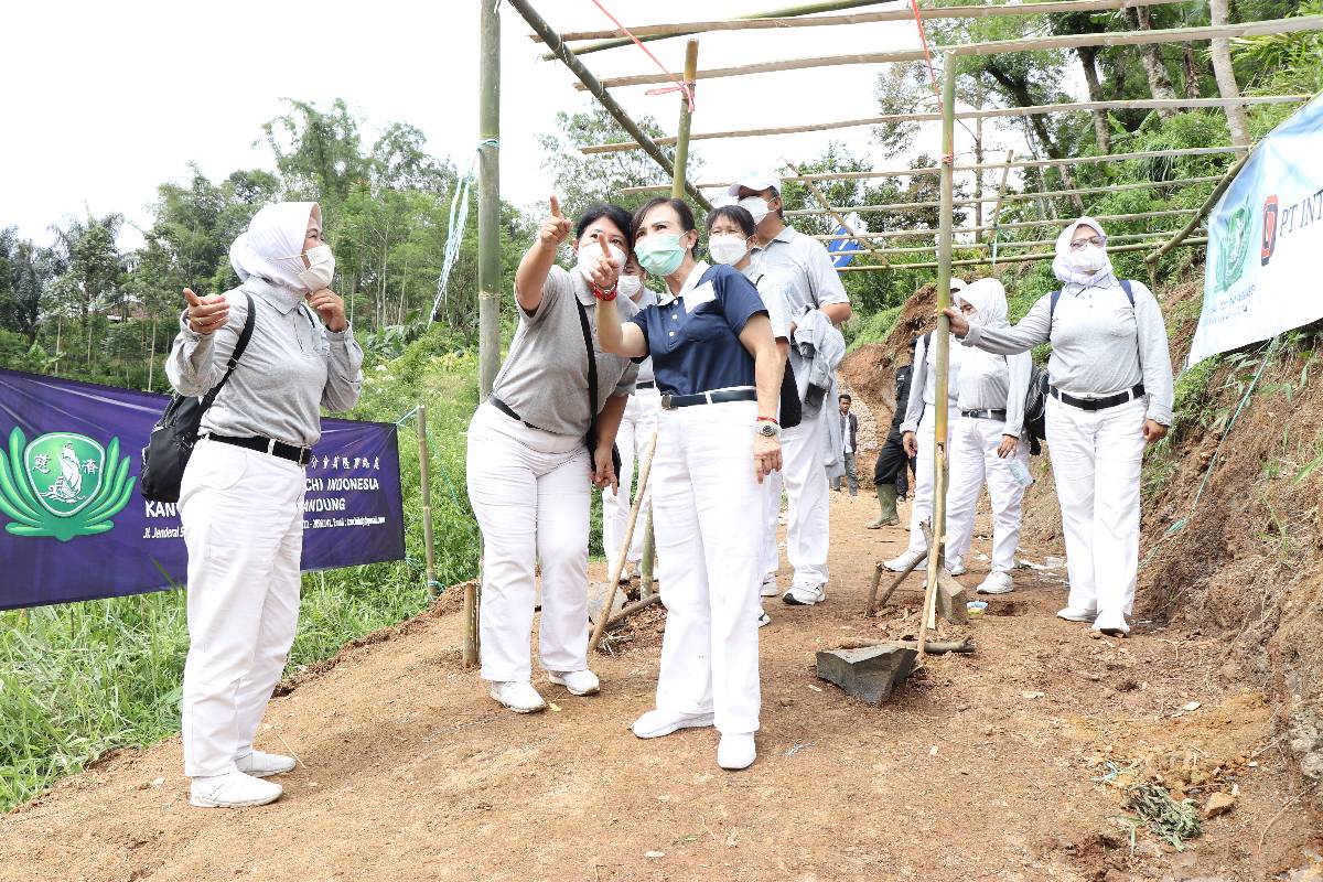 Peletakan Batu Pertama Jembatan Simpay Asih Cikaung