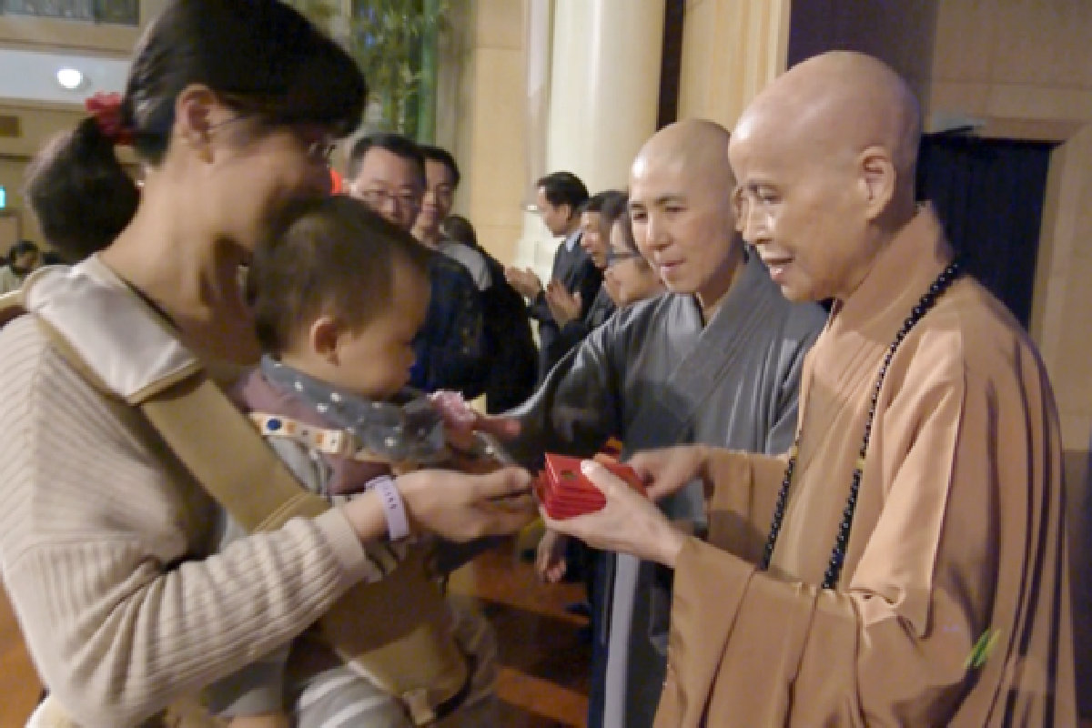 Ceramah Master Cheng Yen: Mendapatkan Kekayaan Dharma lewat Sumbangsih Penuh Sukacita