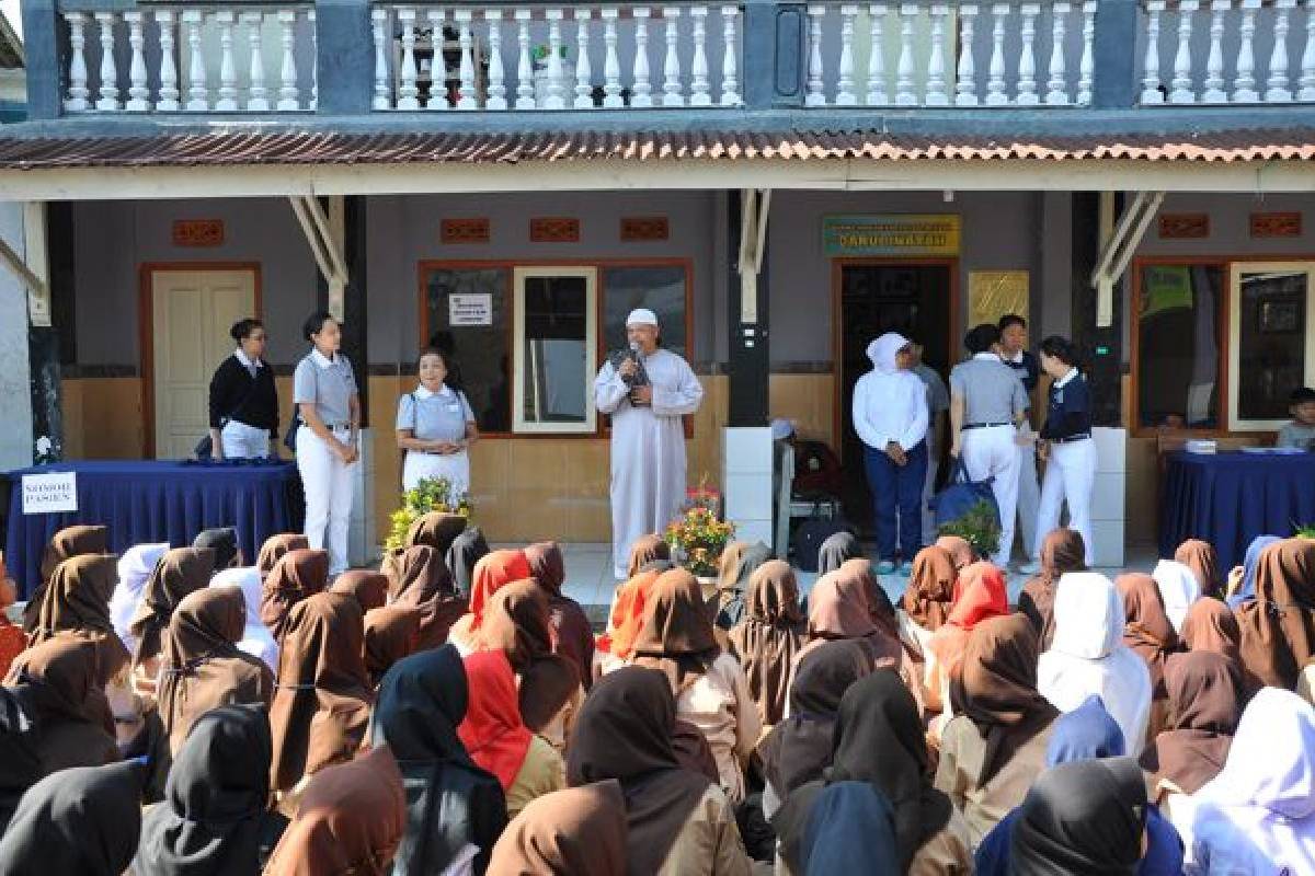 Jalinan Kasih Tzu Chi di Pondok Pesantren Darul Inayah