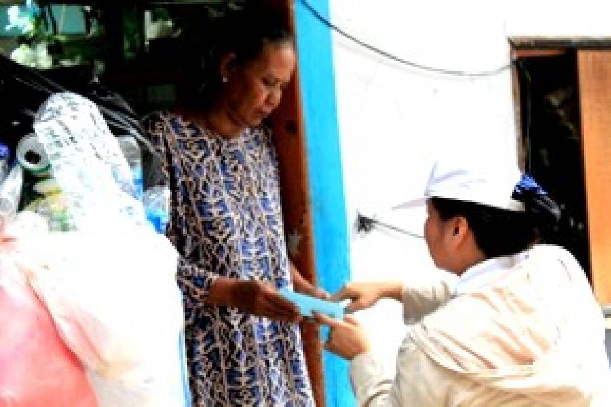 Pembagian Kupon Paket Lebaran di Kapuk Muara Jakarta