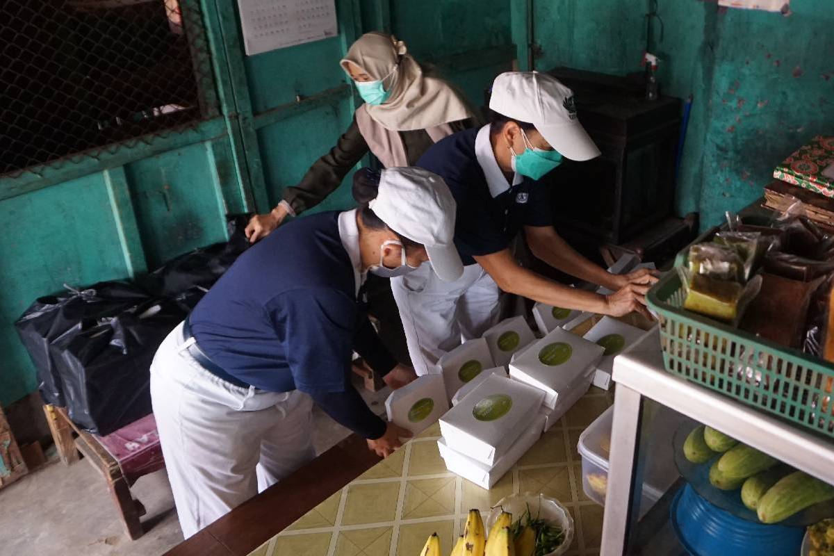 Berkontribusi Lewat Nasi Kotak Hangat