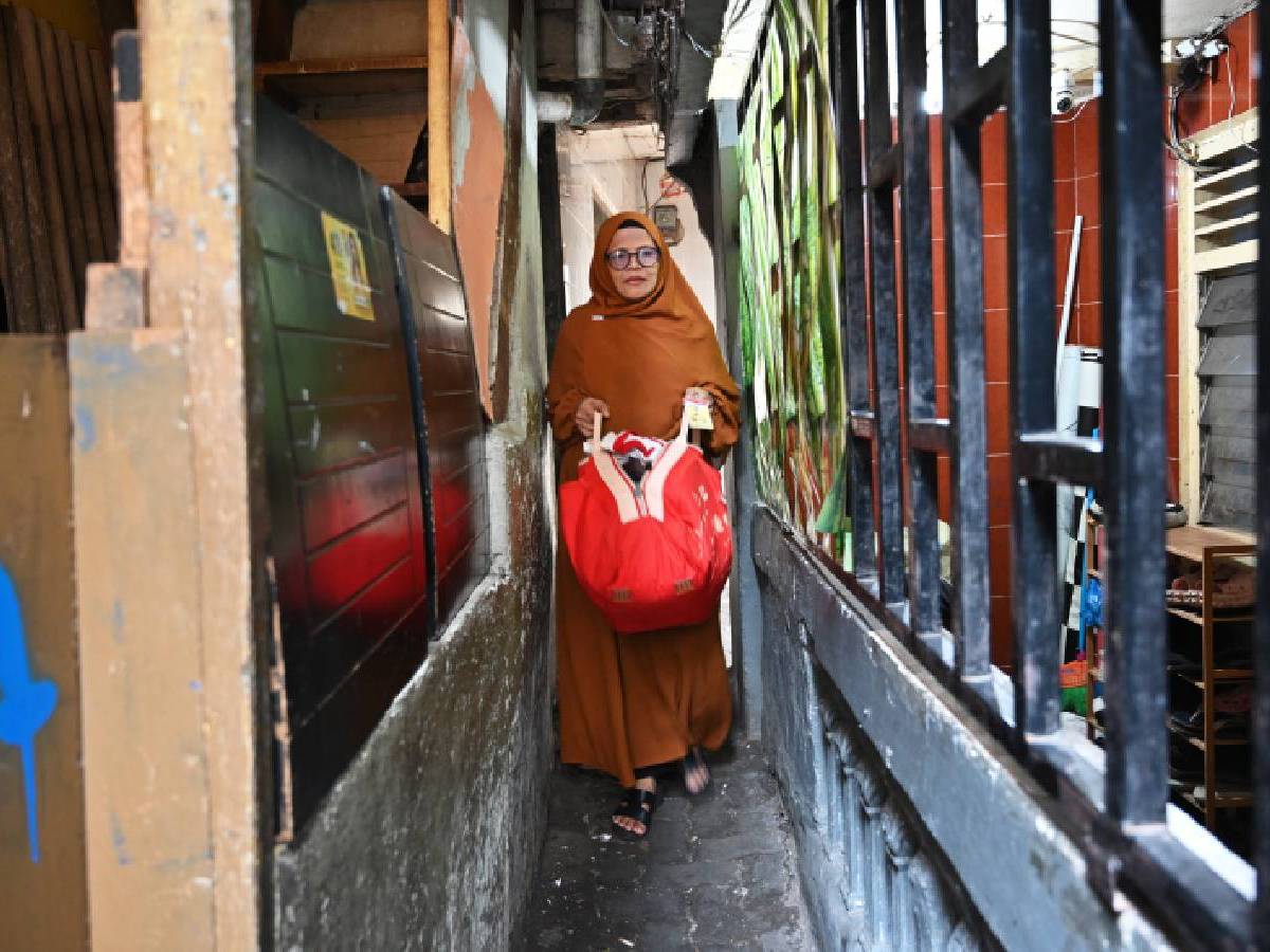 Lorong Gelap Rumah Ibu Siti dan Cahaya Harapan Nenek Hasna di Tanah Tinggi