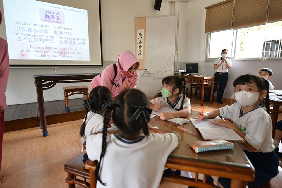Yayasan Kemala Bhayangkari (YKB) Pusat Kunjungi Sekolah Tzu Chi