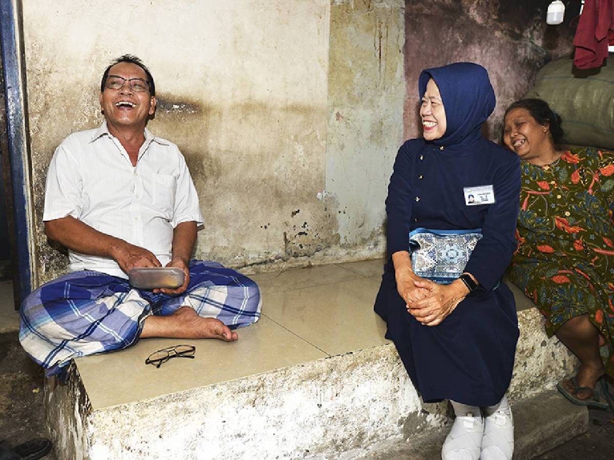 Mengembalikan Penglihatan, Mengukirkan Senyuman