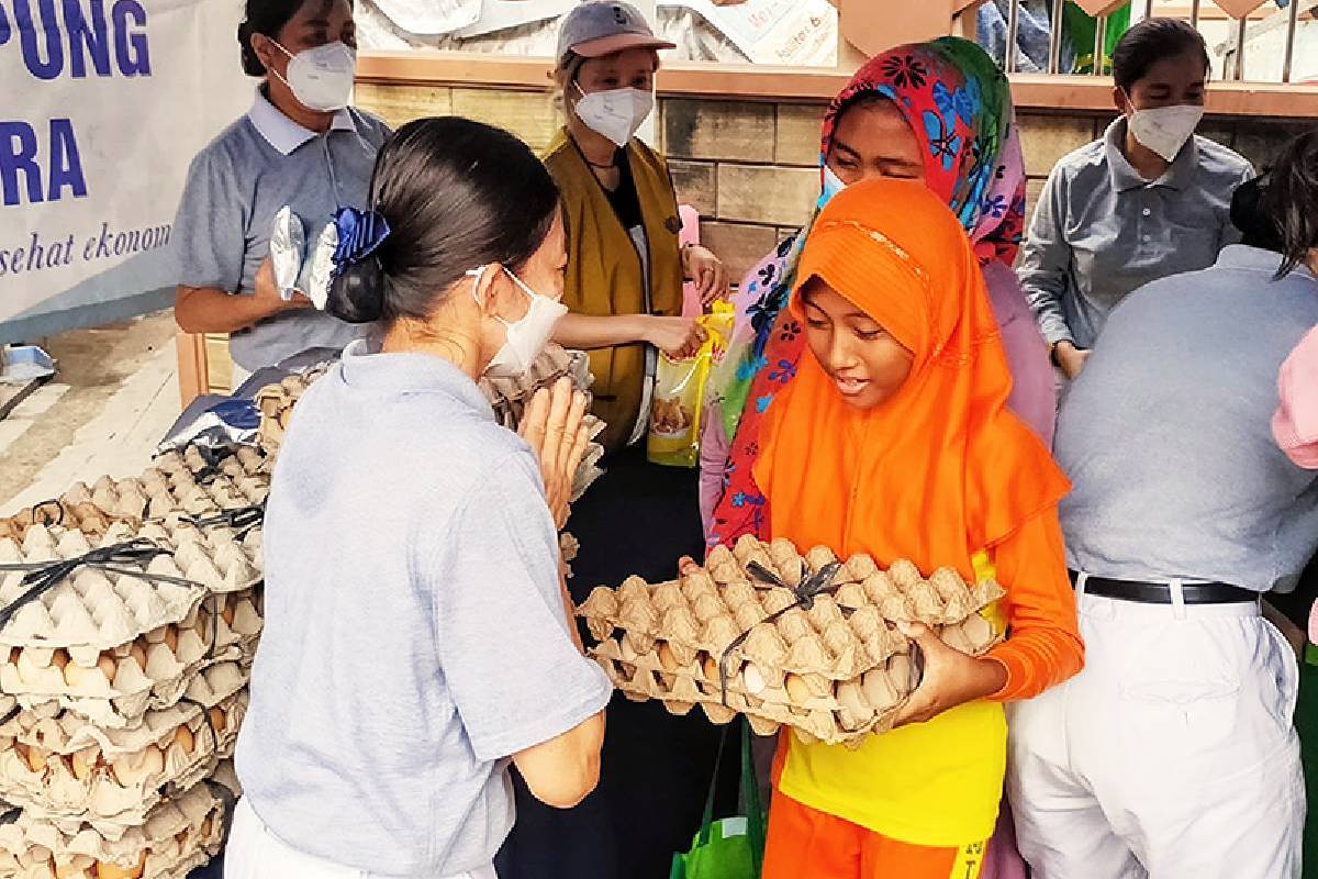 Penyuluhan Kesehatan dan Pembagian Bantuan di Kamal Muara