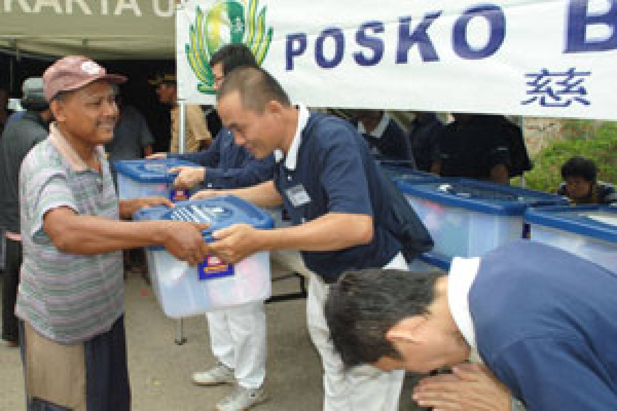 Memberi Sambil Melatih Diri