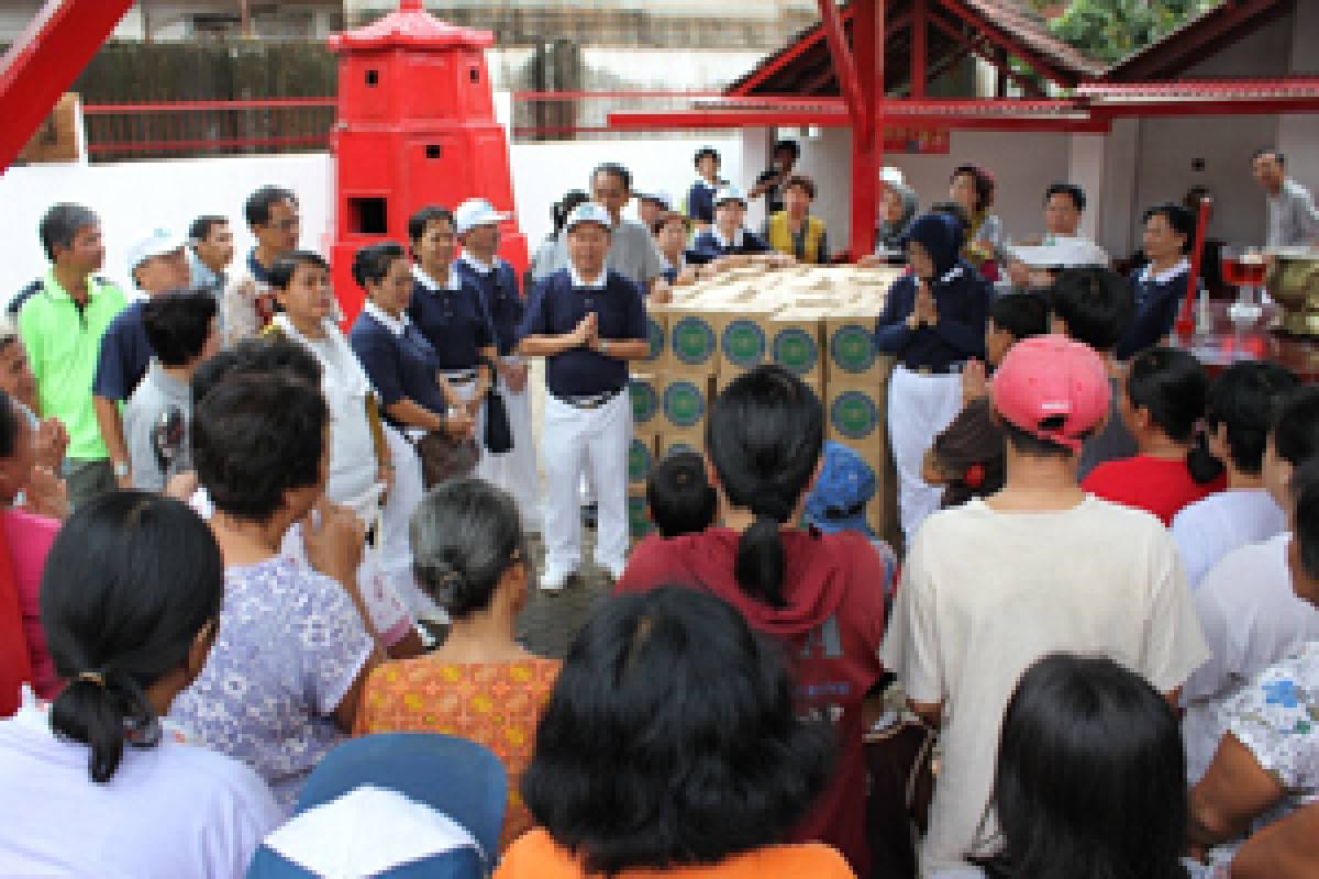  Pembagian Paket Sembako Imlek 