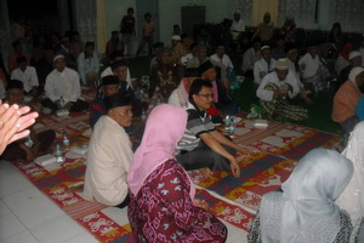 Buka Puasa Bersama Kakek dan Nenek