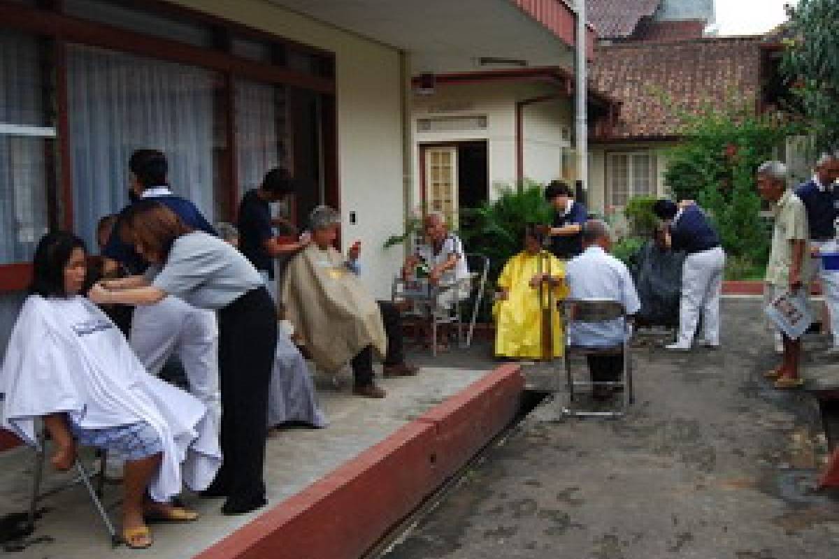 Tangan-tangan Terampil Relawan Tzu Chi