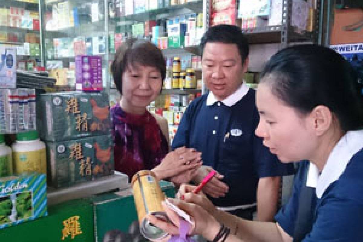 Sosialisasi Celengan Bambu di Pasar Muara Karang